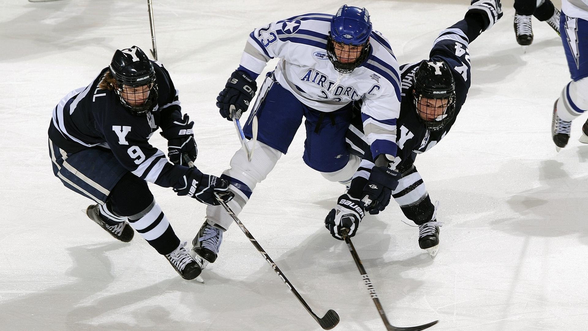 雄鹿战术压制鹈鹕，拉文成为关键先生