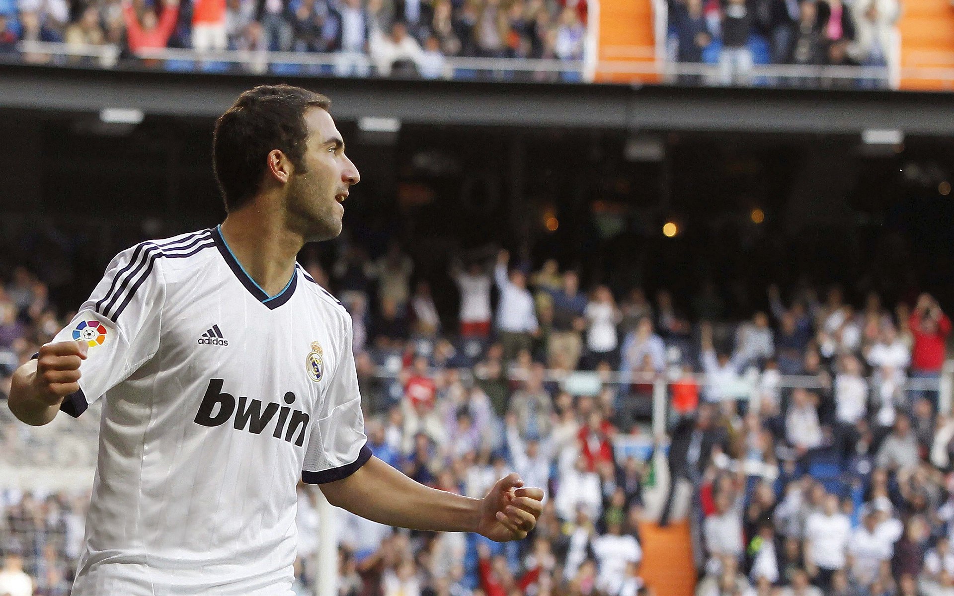 皮克之夜，当F1引擎在街道咆哮，他在攻防两端写下统治宣言