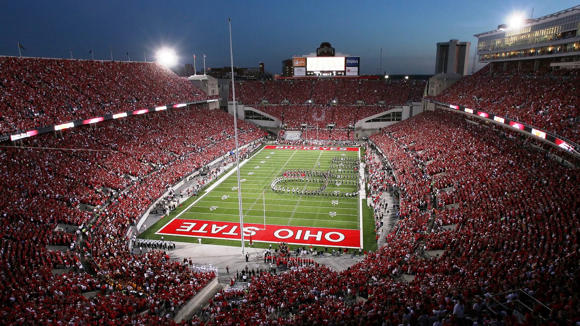 萨卡接管F1争冠，比利亚雷亚尔末节带走丹麦，当赛道与绿茵场共享最后一圈的残酷美学