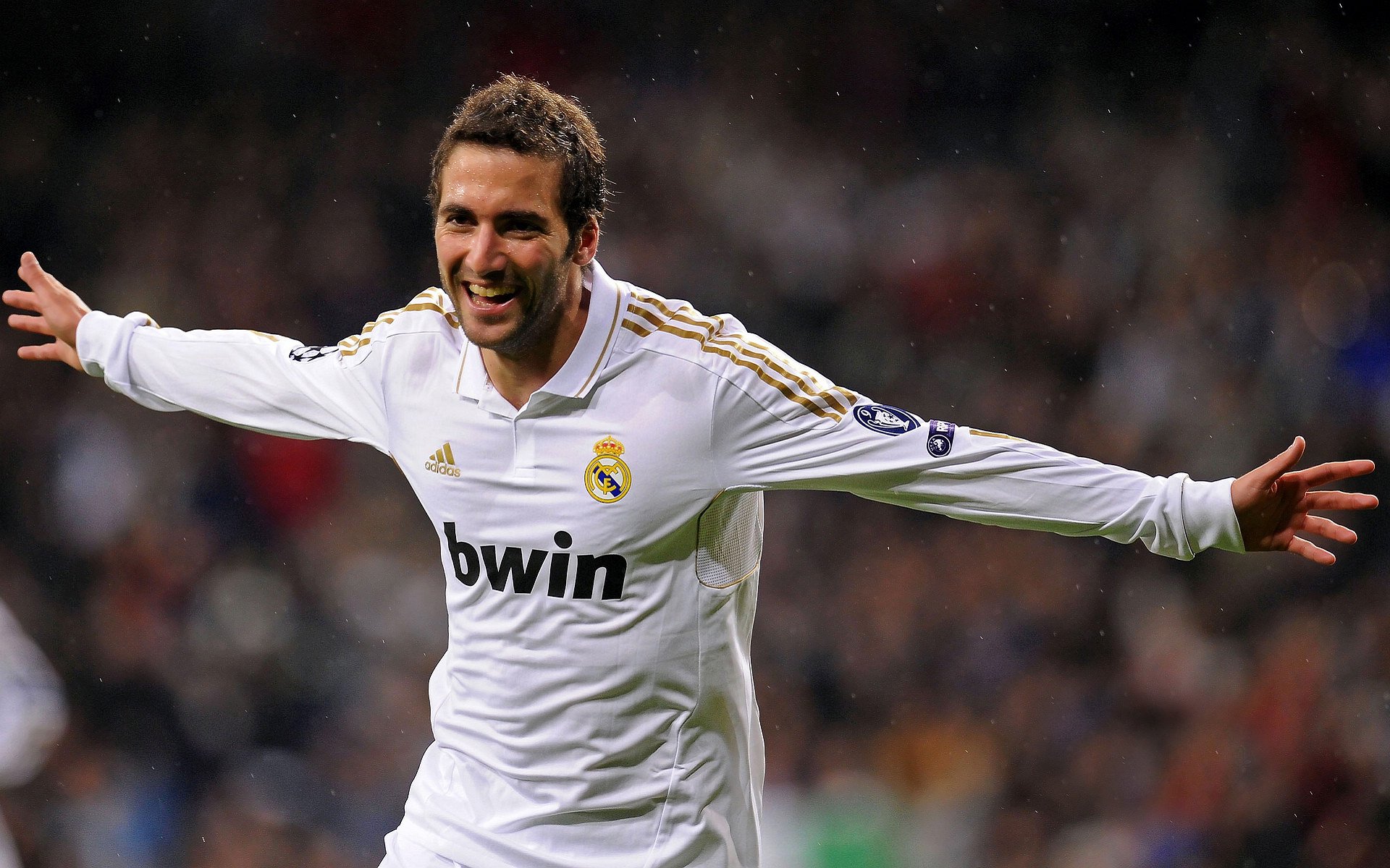 梅西的魔法与牙买加的火焰，当个人神迹撞碎体系高墙